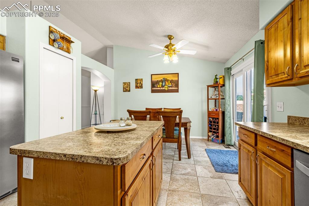 Image 10 of 42: Kitchen