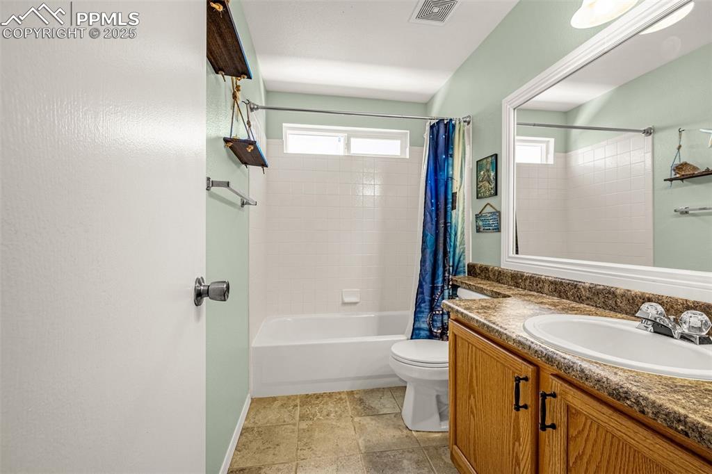 Image 13 of 42: Bathroom