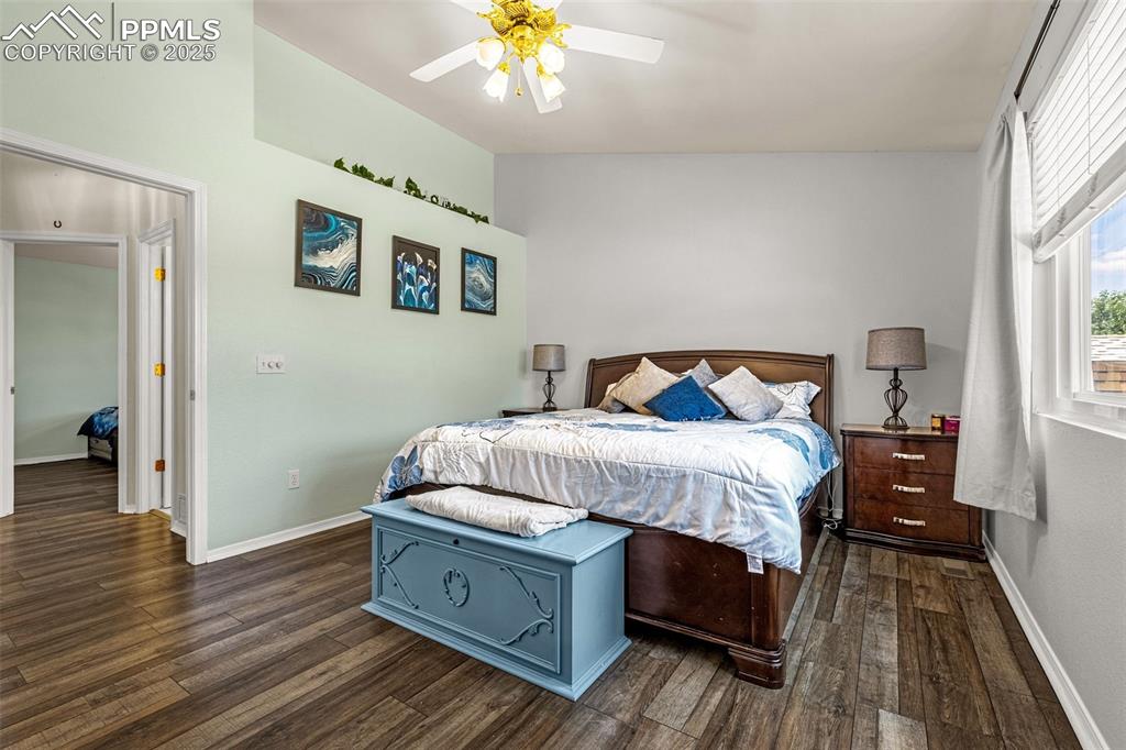 Image 14 of 42: Bedroom