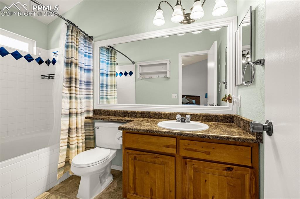 Image 16 of 42: Bathroom