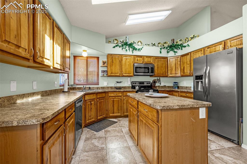 Image 8 of 42: Kitchen