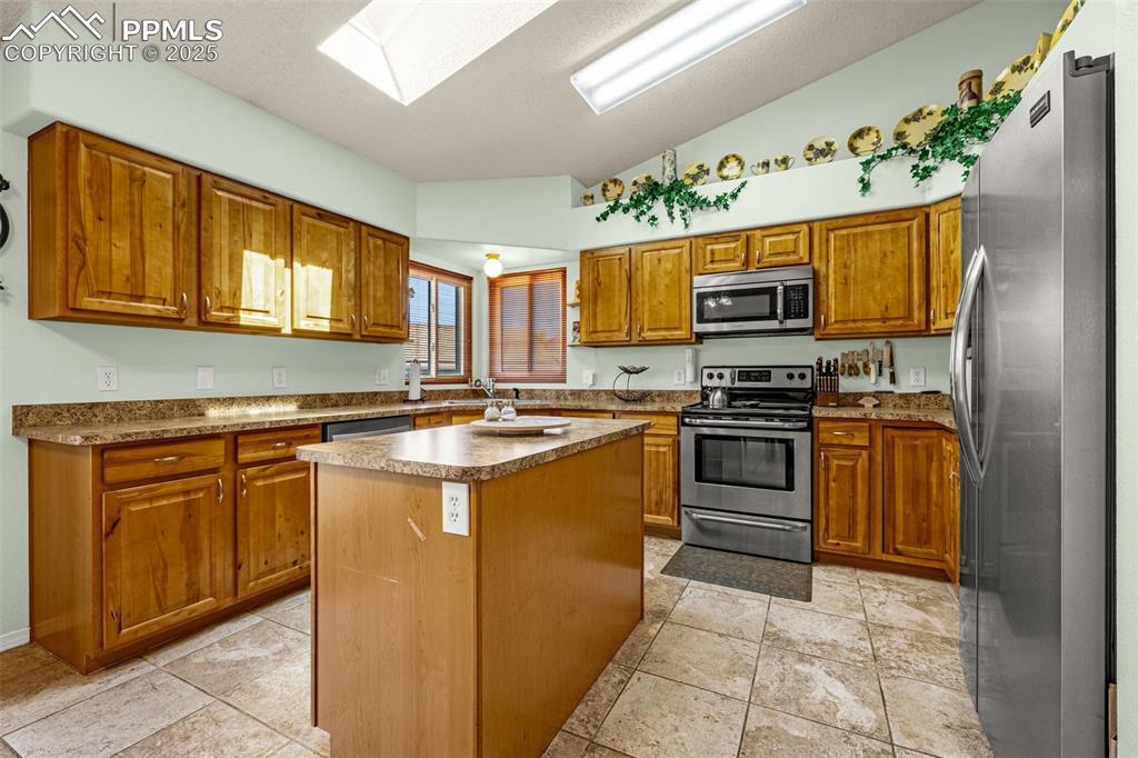 Image 9 of 42: Kitchen