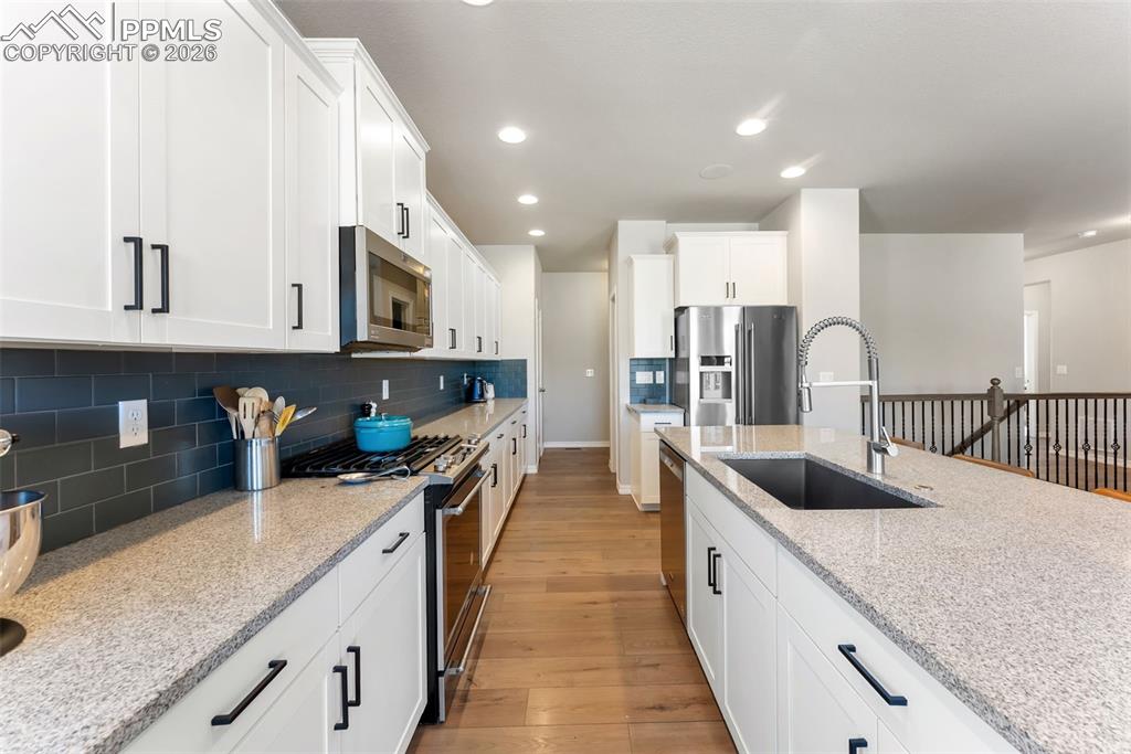 Image 13 of 50: Kitchen