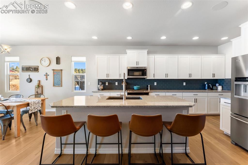 Image 15 of 50: Kitchen