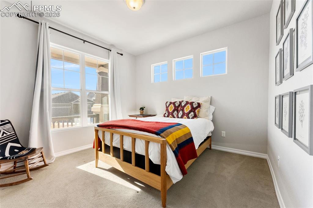 Image 23 of 50: Bedroom