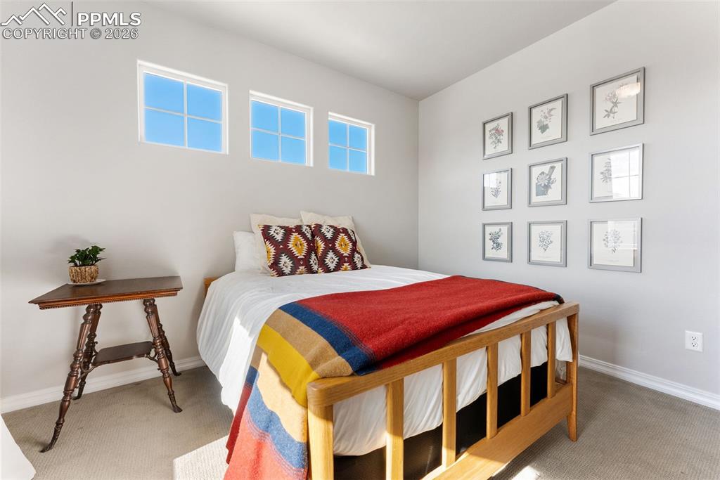 Image 25 of 50: Bedroom