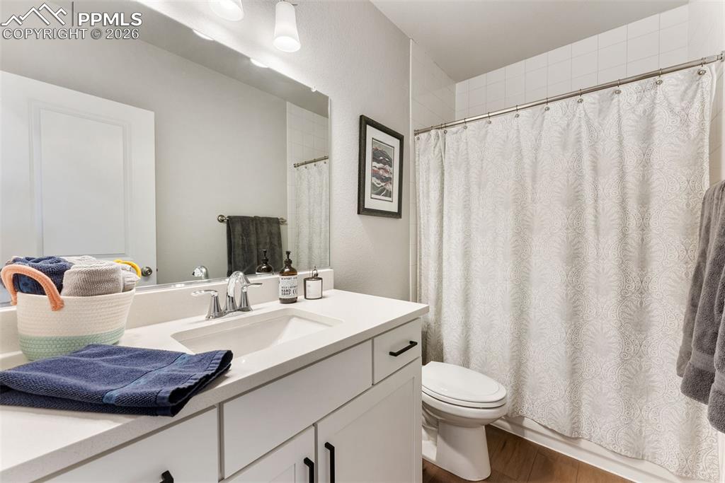 Image 26 of 50: Bathroom