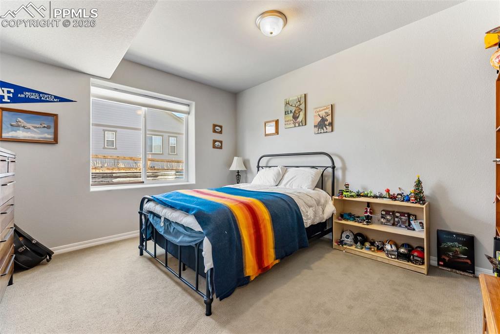 Image 34 of 50: Bedroom