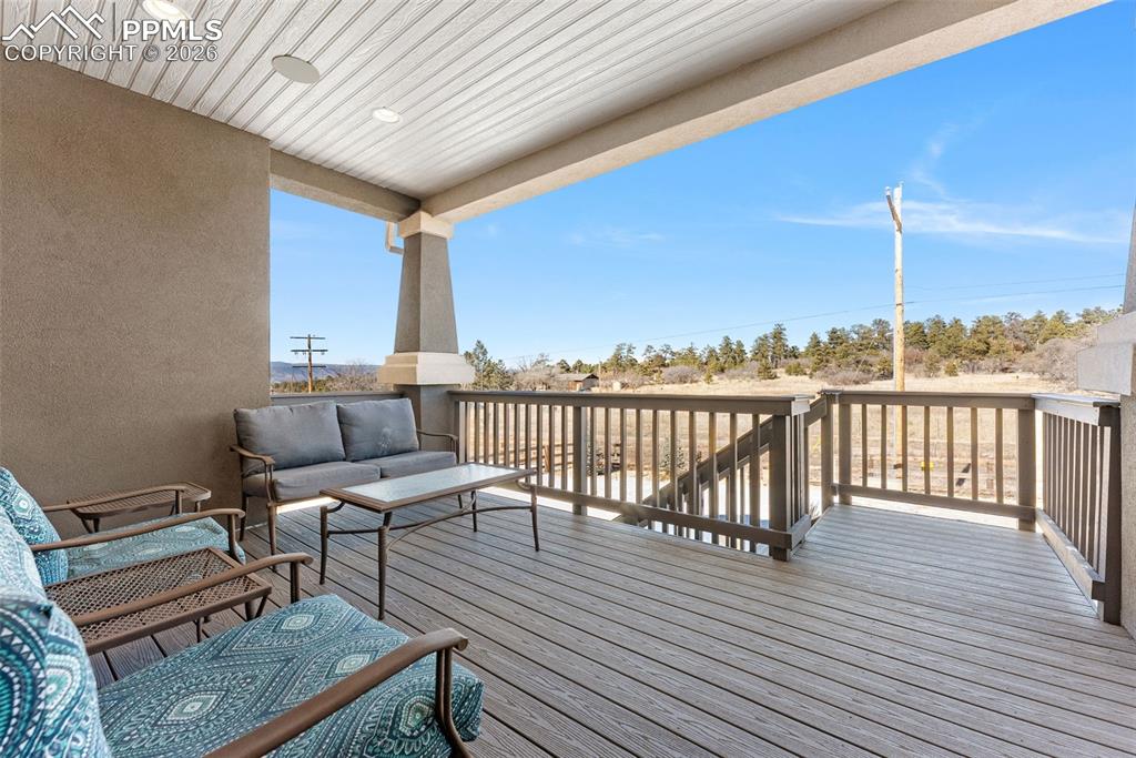 Image 41 of 50: Deck