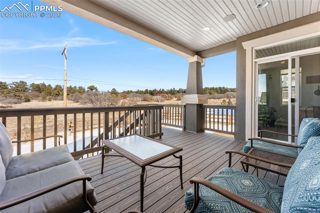 Image 42 of 50: Deck