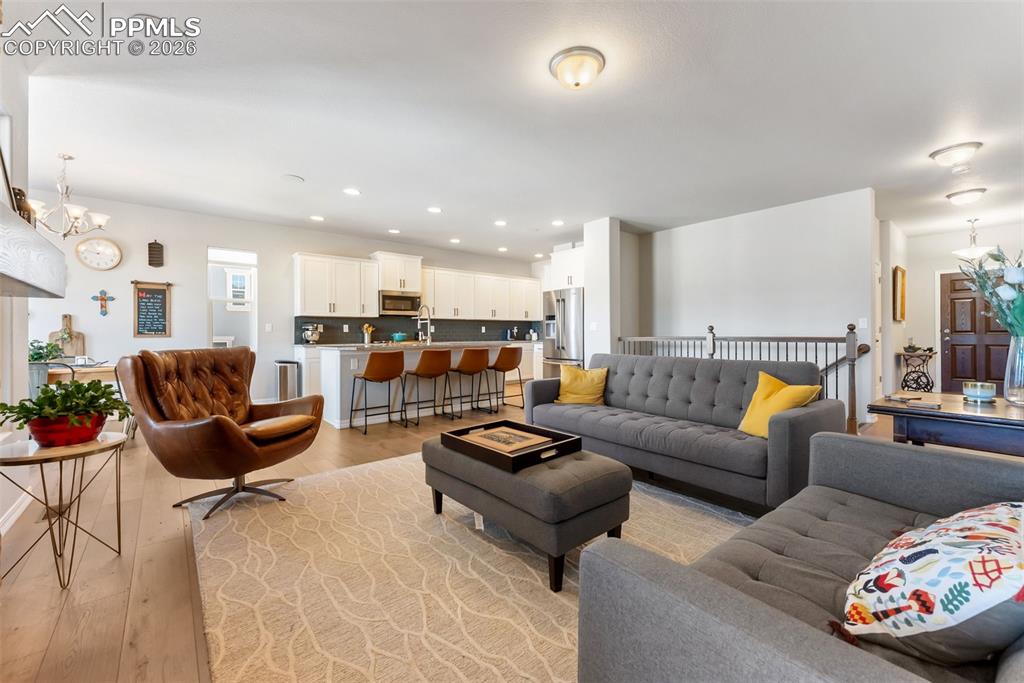 Image 8 of 50: Living Room