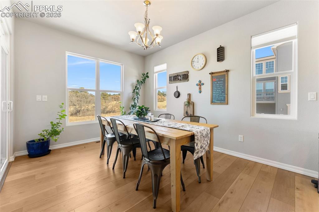 Image 9 of 50: Dining Area