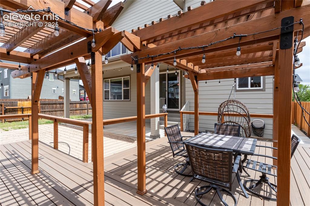 Image 43 of 45: Deck