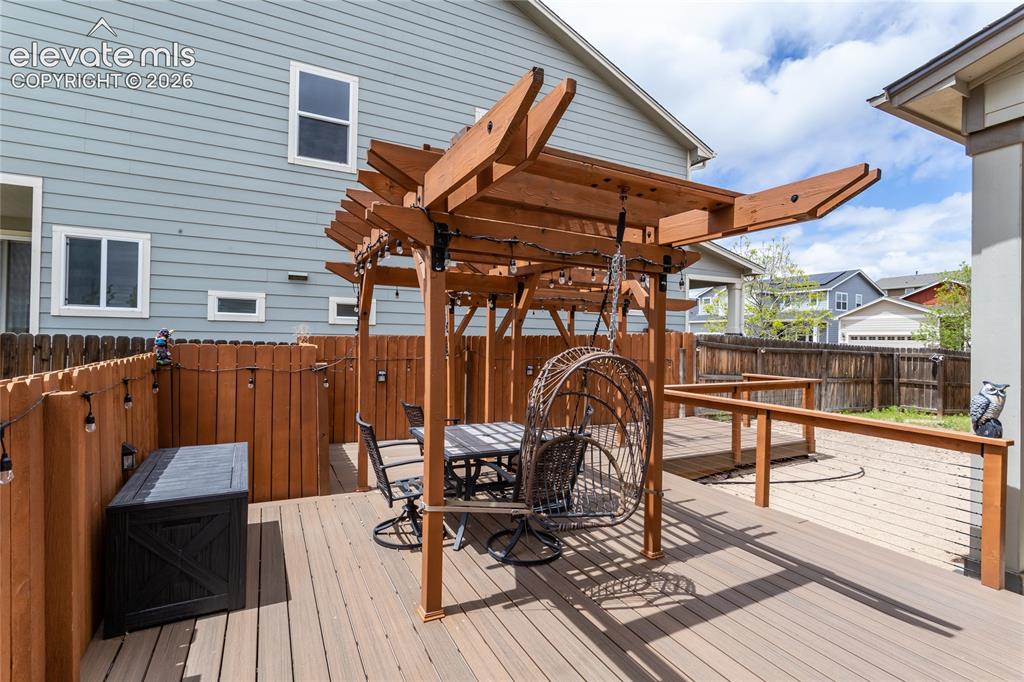 Image 44 of 45: Deck