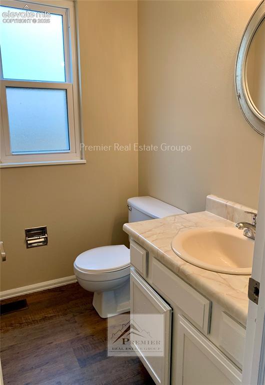 Image 11 of 15: Bathroom