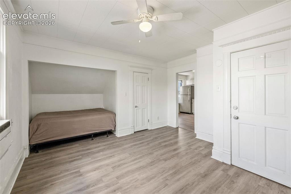 Image 14 of 50: Bedroom
