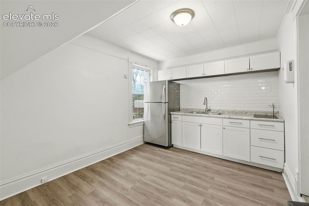 Image 15 of 50: Kitchen