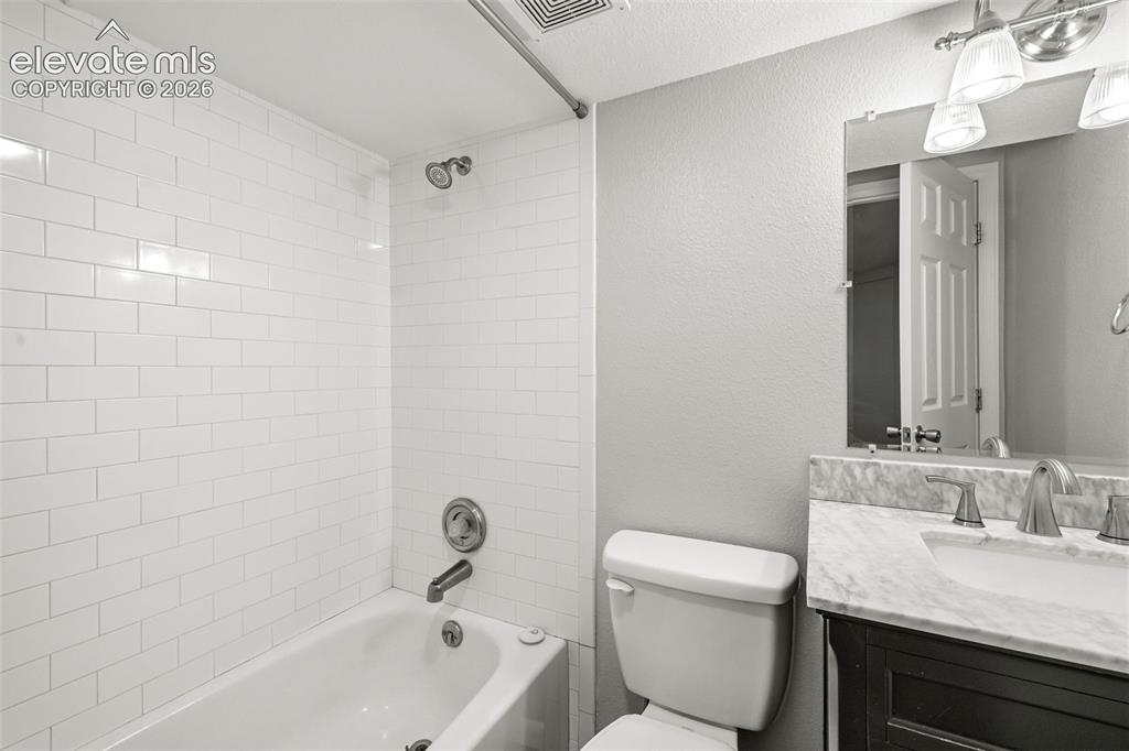 Image 42 of 50: Bathroom