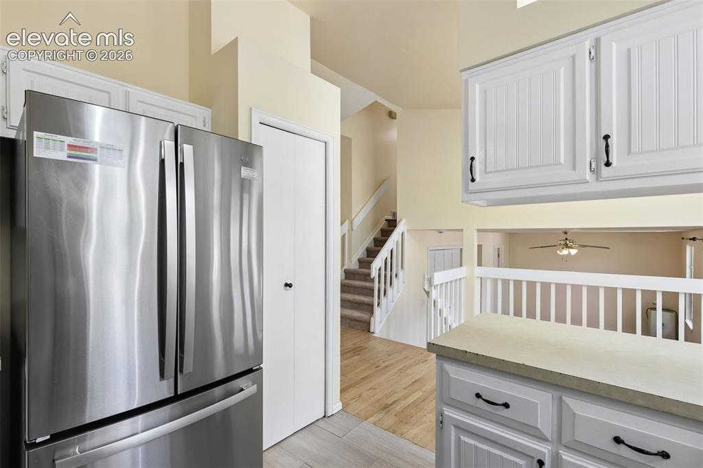 Image 10 of 28: Kitchen
