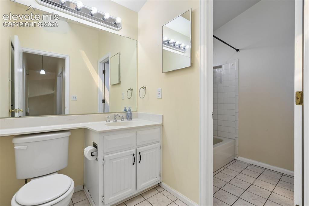 Image 14 of 28: Bathroom