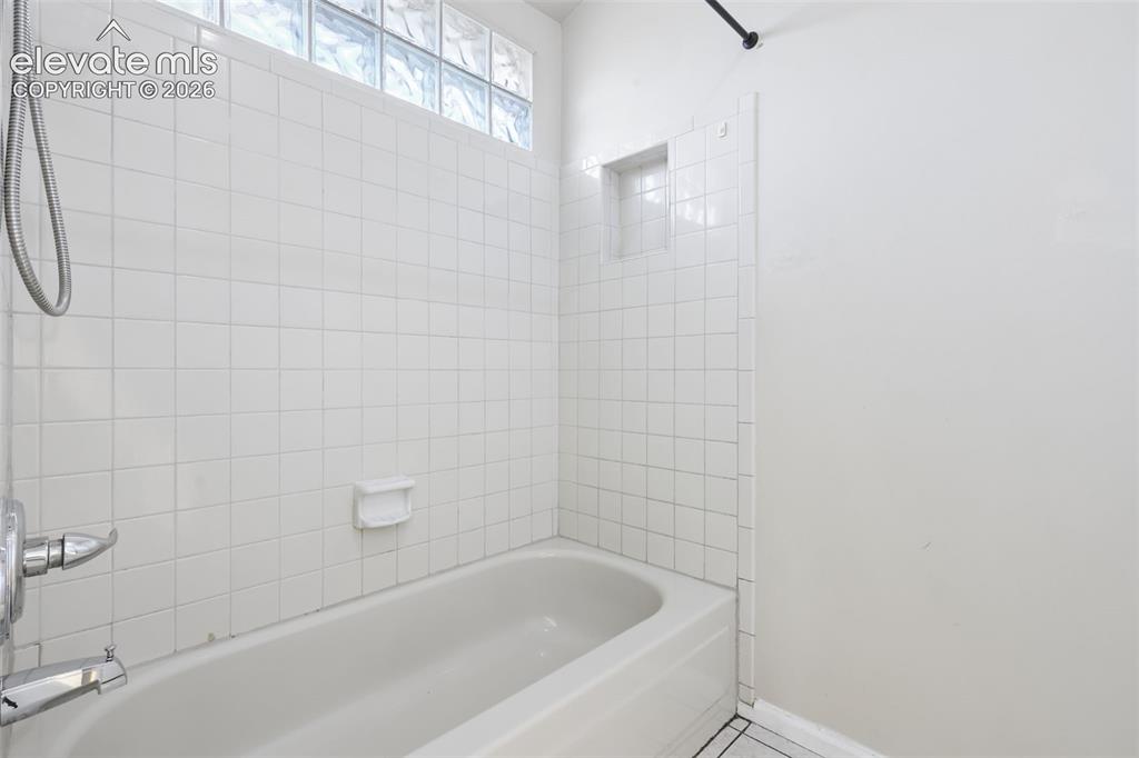 Image 15 of 28: Bathroom