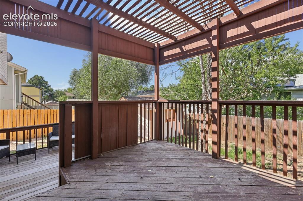Image 24 of 28: Deck