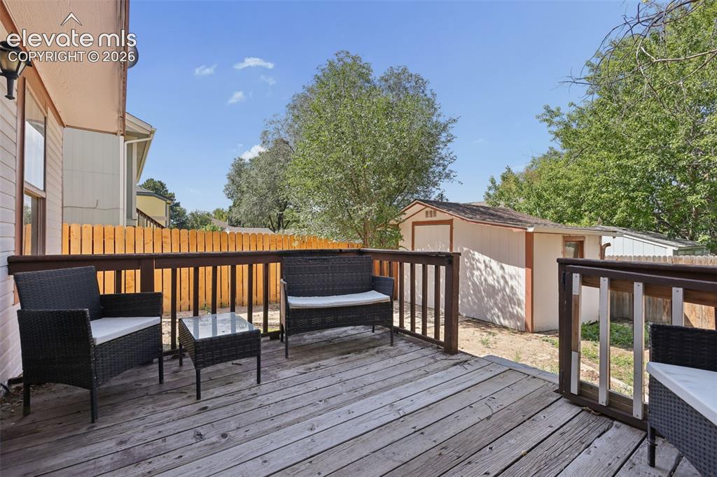 Image 25 of 28: Deck
