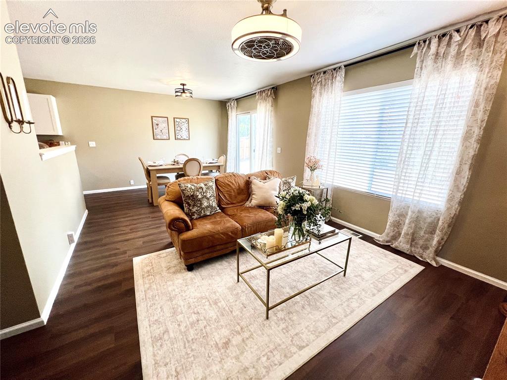 Image 10 of 29: Dining Area