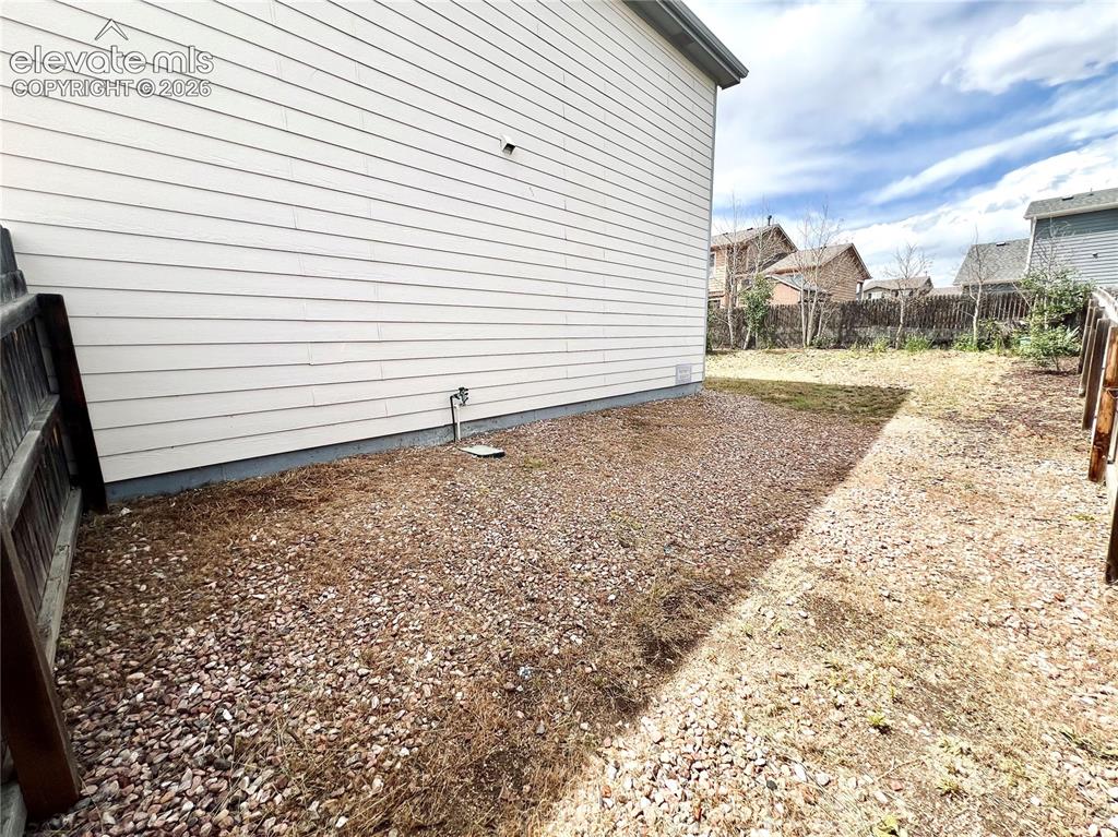 Image 26 of 29: Side Yard
