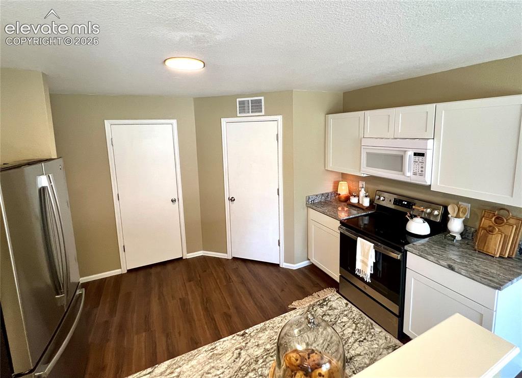 Image 7 of 29: All appliances included!
