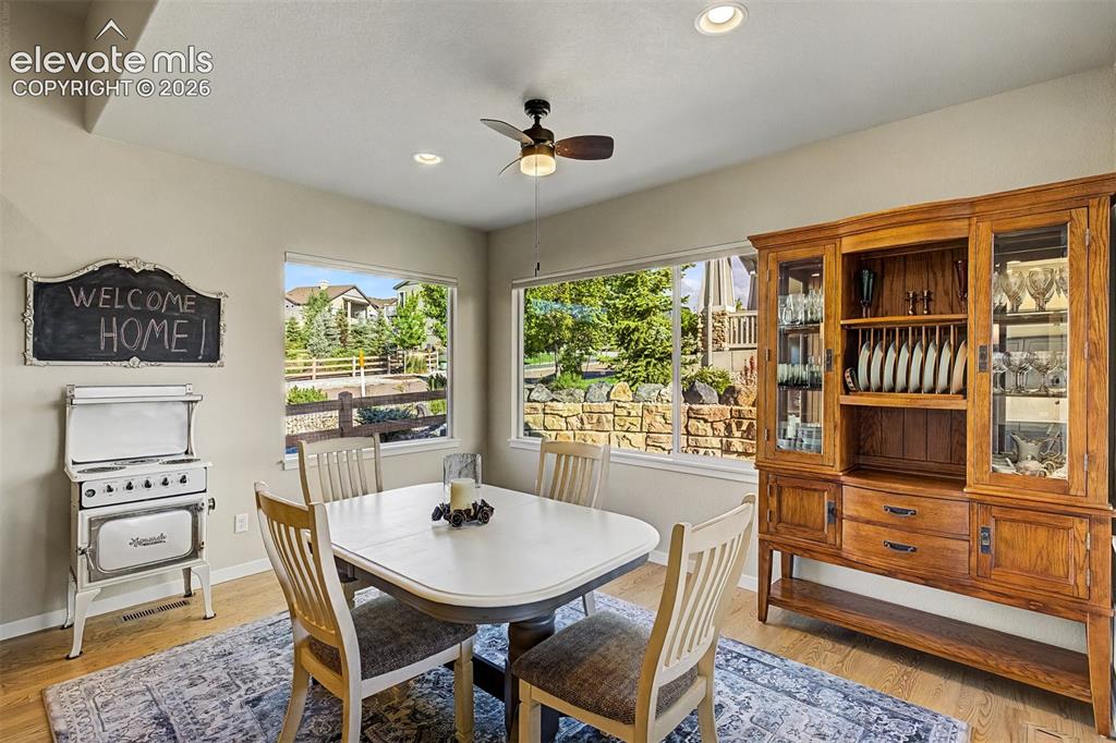 Image 18 of 46: Dining Area