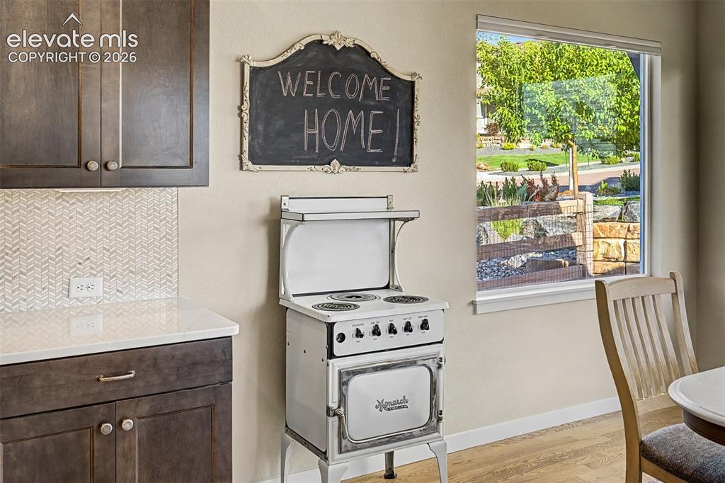 Image 19 of 46: Kitchen