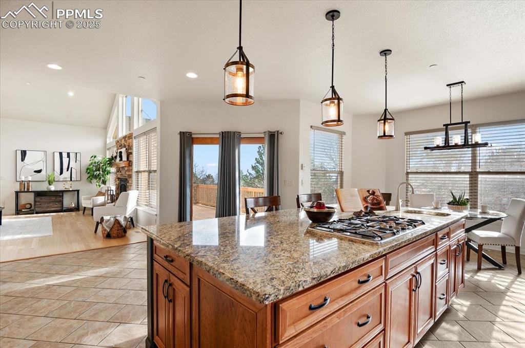 Image 17 of 49: Kitchen