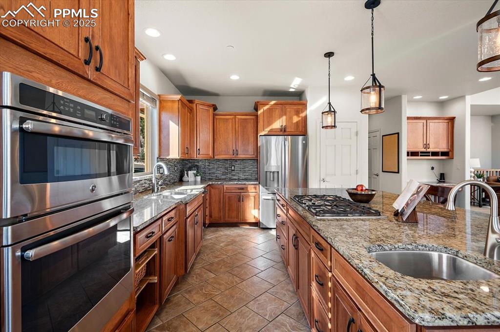 Image 21 of 49: Kitchen