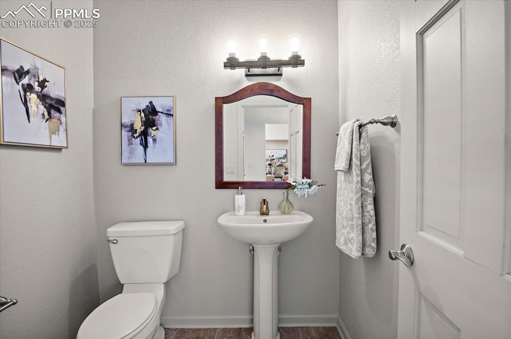 Image 25 of 49: Bathroom