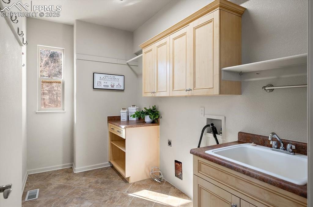 Image 26 of 49: Laundry