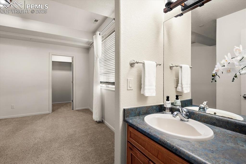 Image 32 of 49: Bathroom