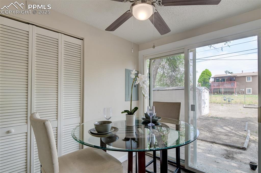 Image 8 of 22: Breakfast Area
