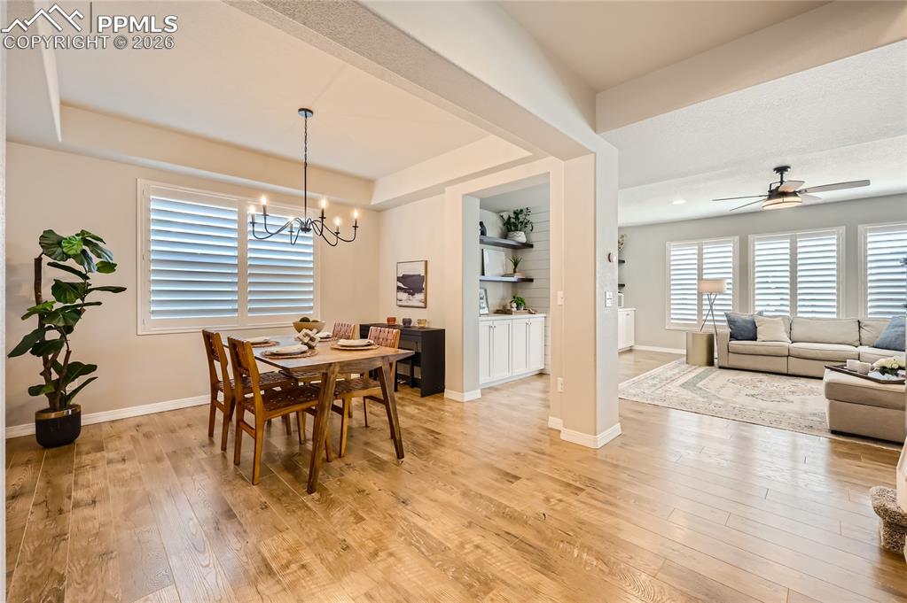 Image 10 of 50: Dining Area