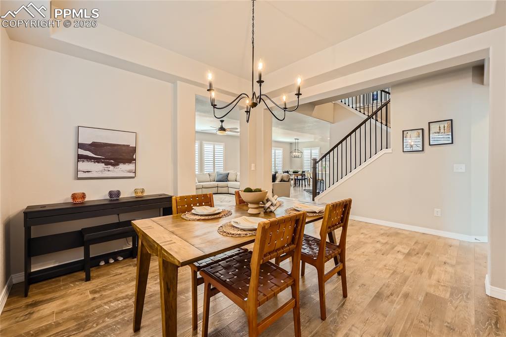 Image 11 of 50: Dining Area