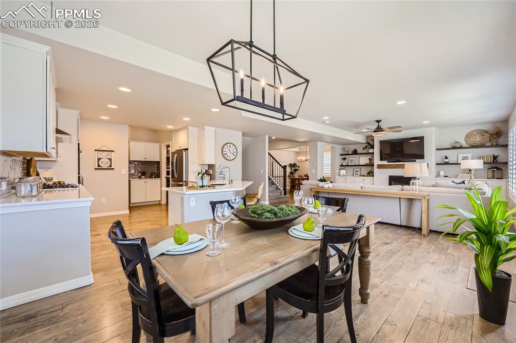 Image 12 of 50: Dining Area