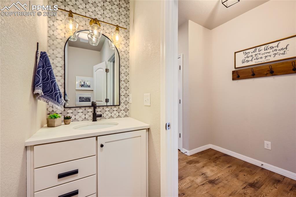 Image 20 of 50: Bathroom