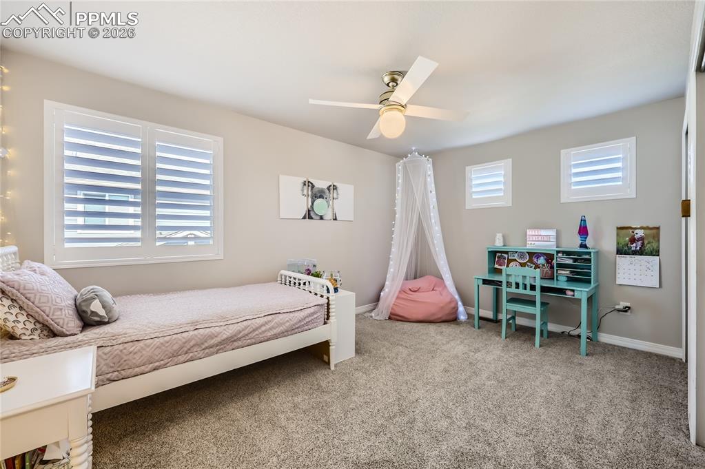 Image 30 of 50: Bedroom