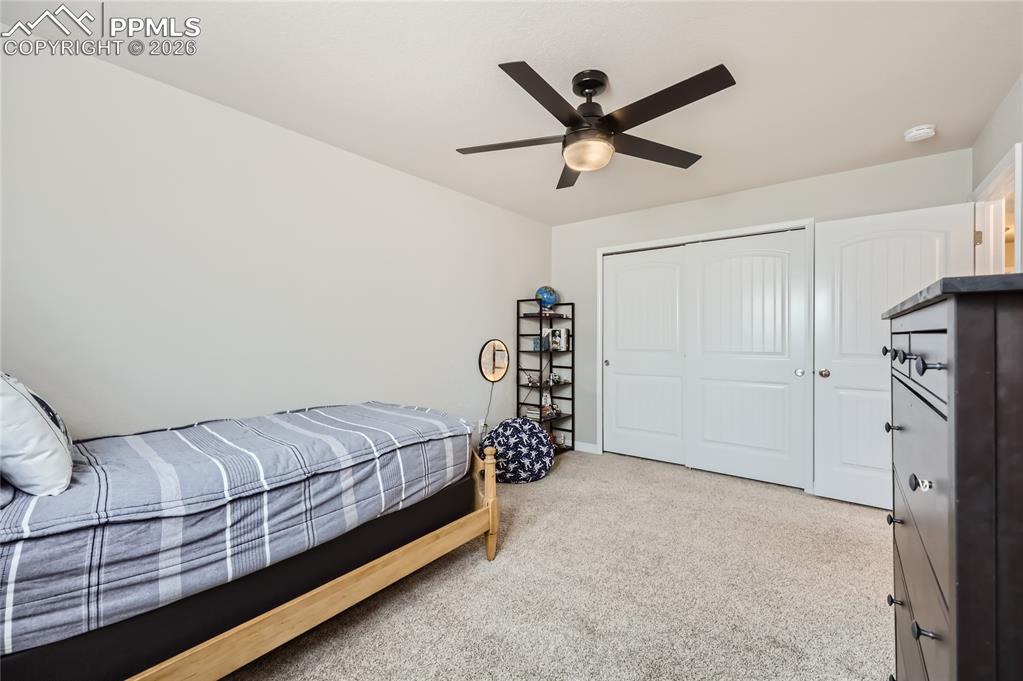 Image 36 of 50: Bedroom