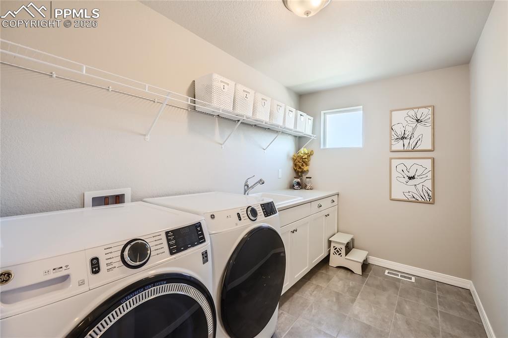 Image 37 of 50: Laundry