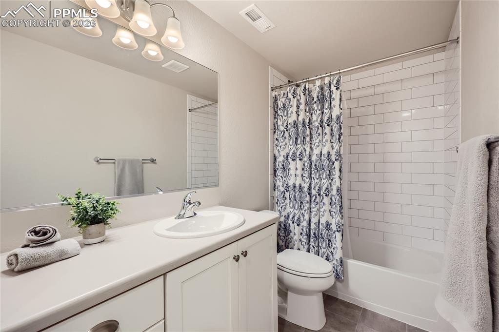 Image 44 of 50: Bathroom