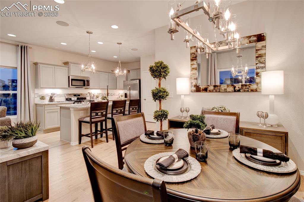 Image 16 of 35: Dining Area