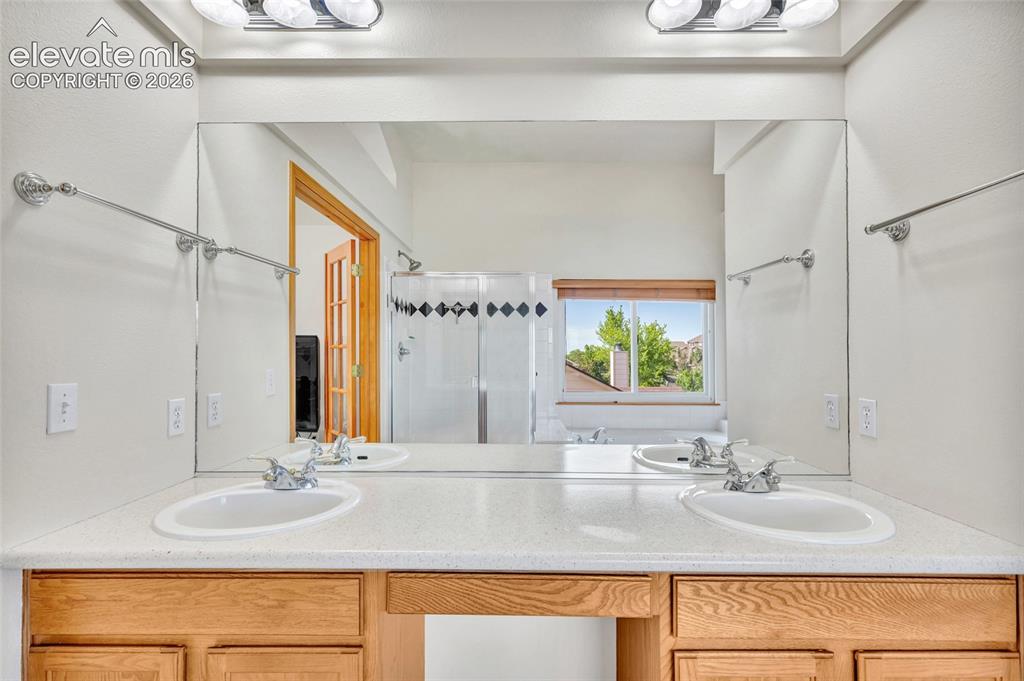Image 19 of 47: Primary bathroom
