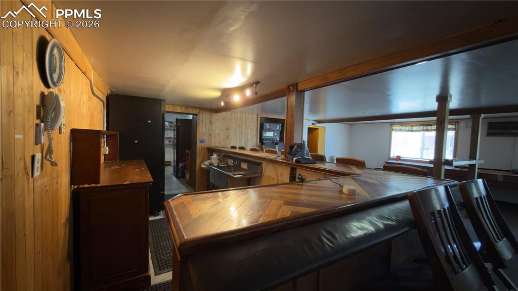 Image 14 of 18: Kitchen