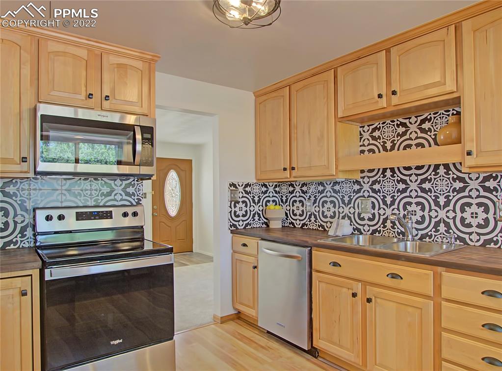 Listing 8578680, Image 9 of 23